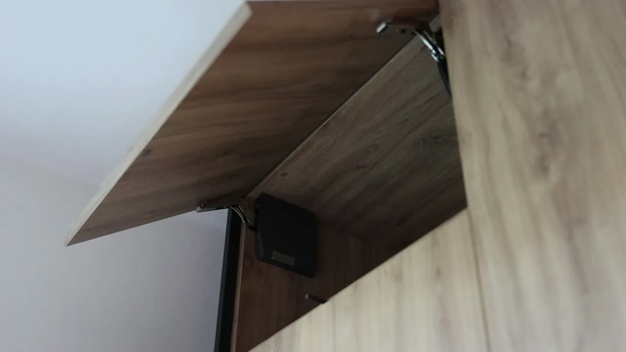 Górna szafka z podnoszonym frontem